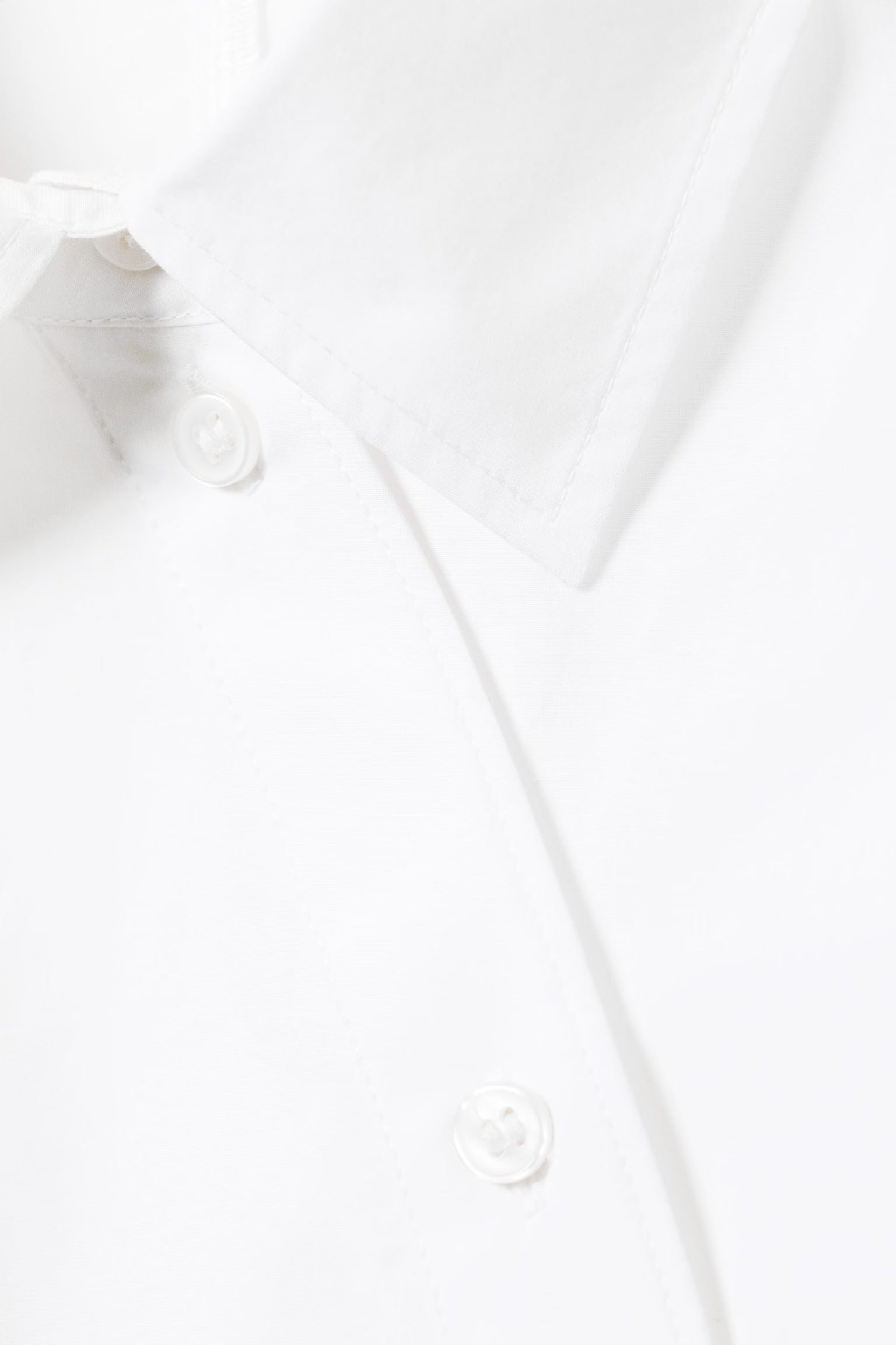 Asymmetrisches Popeline-Hemd in Slim-Fit-Passform