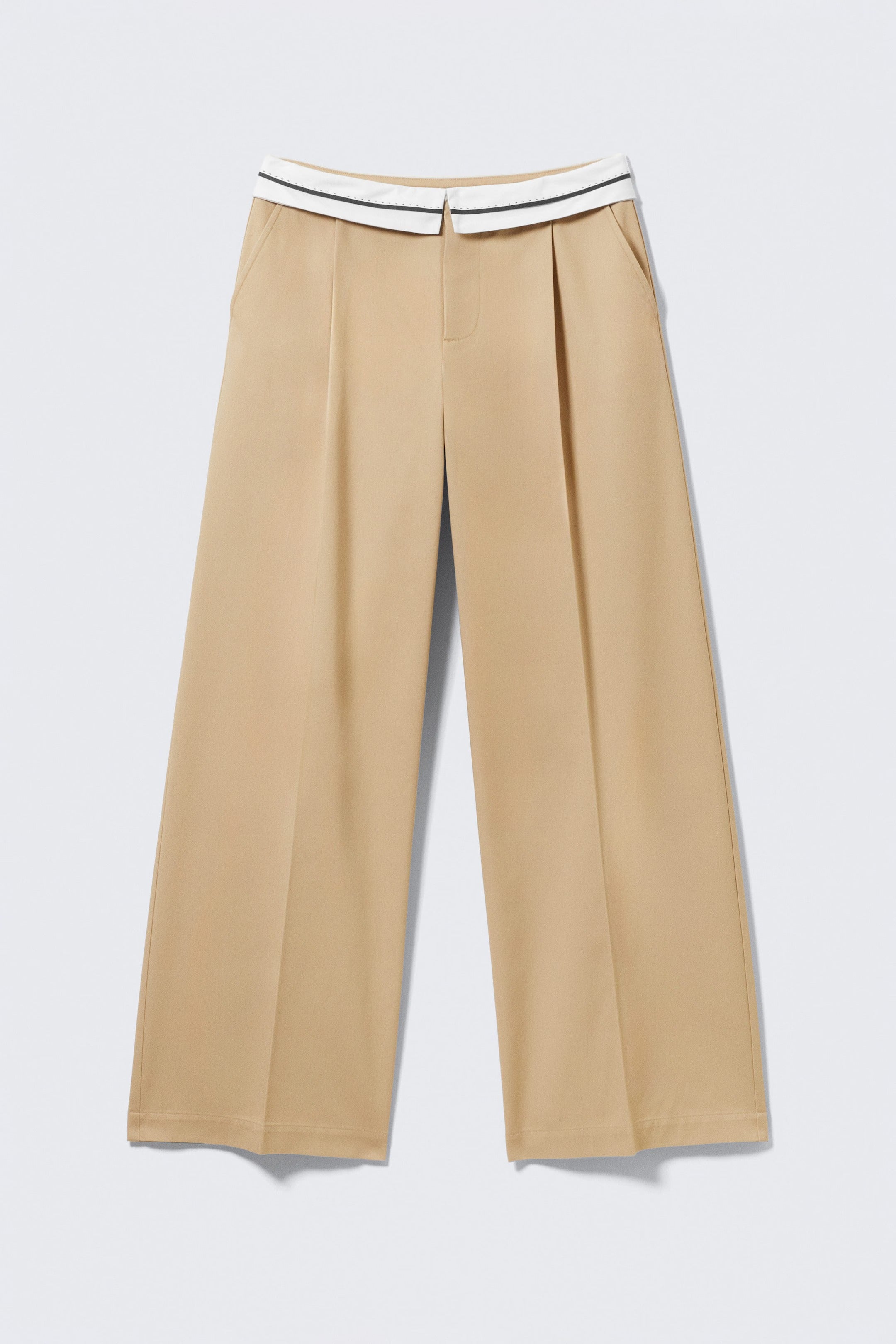 Hose aus Twill mit Bundfalten und niedriger Leibhöhe